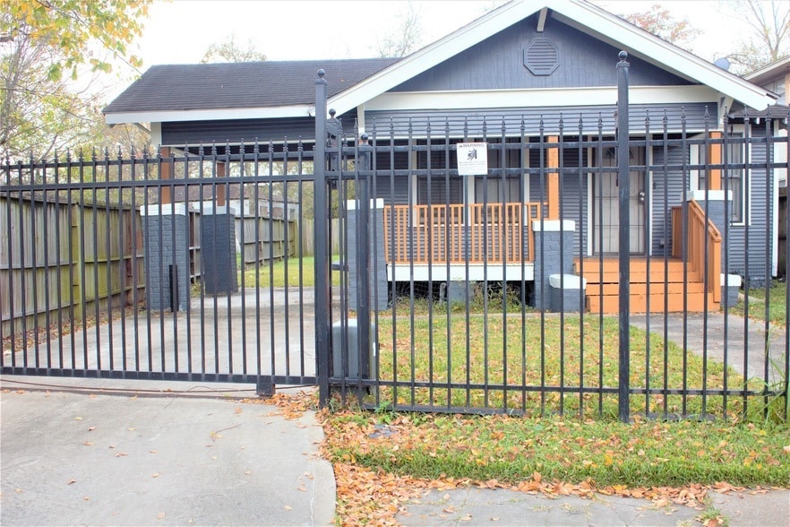 Photo - 3314 Holman Street Unit