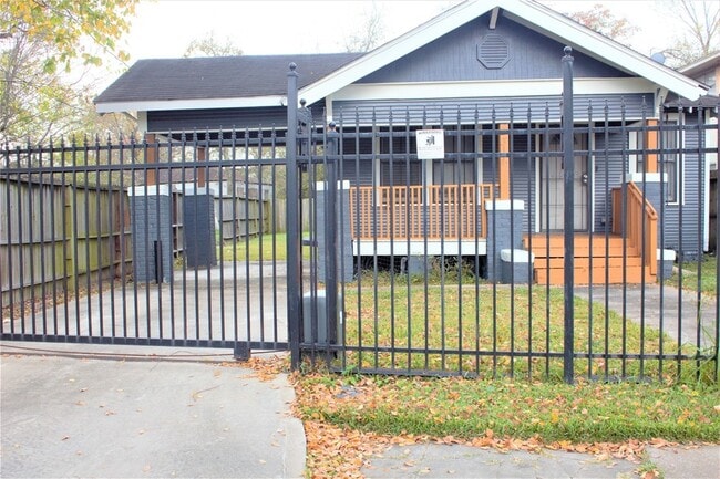 Photo - 3314 Holman St House