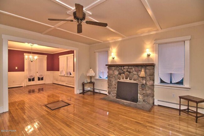 Foto del edificio - 110 W George St