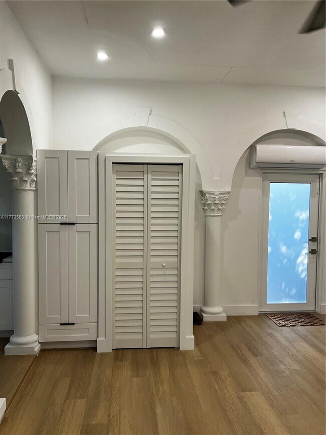 Foto del edificio - 6795 SW 98th St