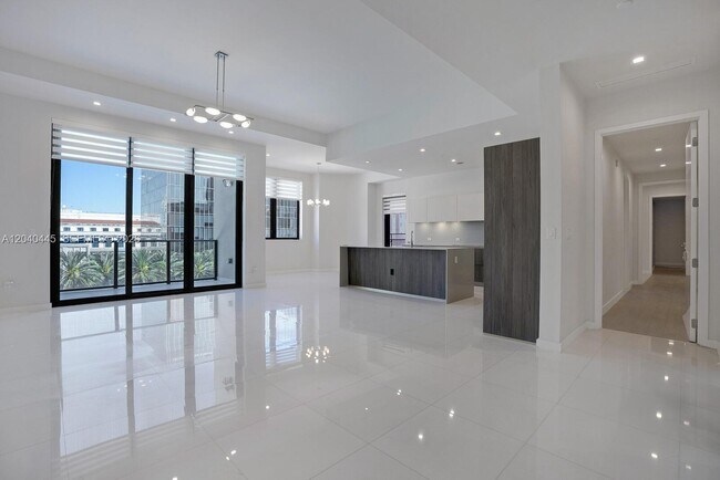 Building Photo - 275 Giralda Ave