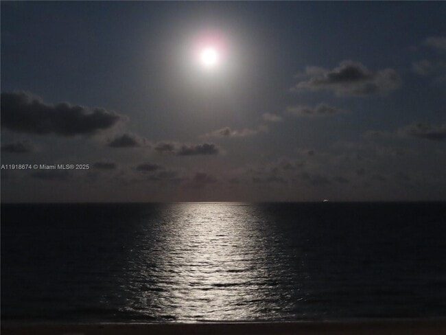 Foto del edificio - 5701 Collins Ave