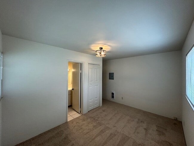Building Photo - RM550D