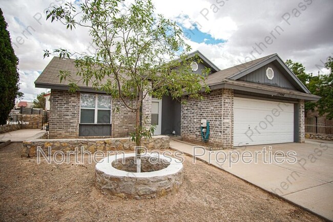 Building Photo - 13944 Roslyn Dr