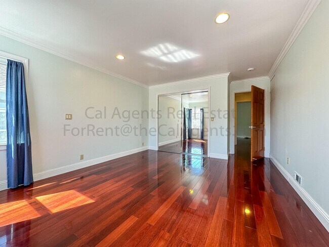 Building Photo - 4048 Maple Ave