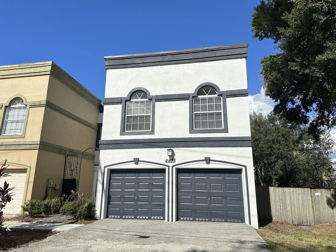 Foto principal - Gorgeous South Tampa TownHome with Stunnin...