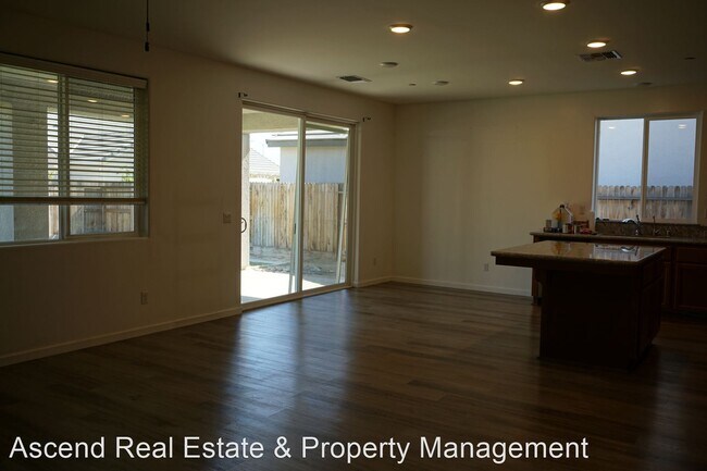 Building Photo - 3 br, 2 bath House - 15503 Donostia Street