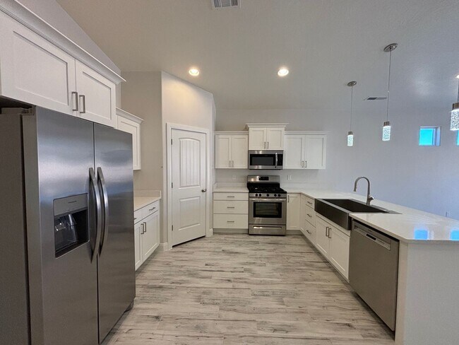 Foto del edificio - Hurricane Home With Casita. PRICE REDUCED!