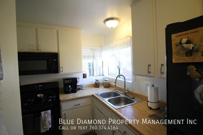 Building Photo - 1615 Peacock Blvd