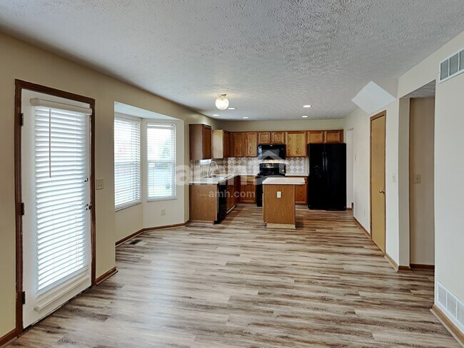 Building Photo - 428 Barrington Ridge