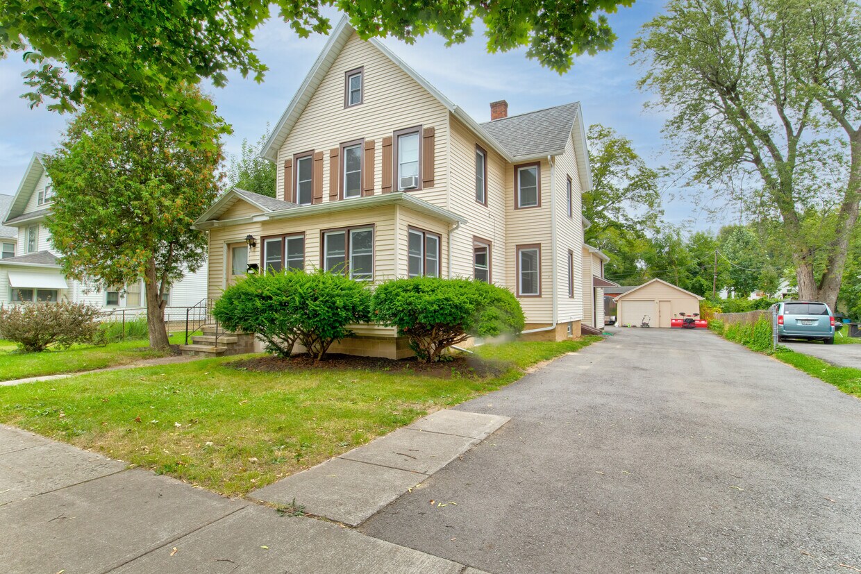 Primary Photo - 4232 Lake Ave