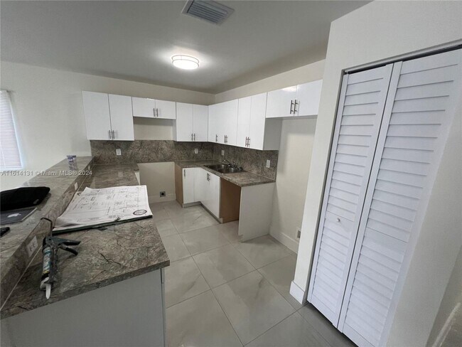 Foto del edificio - 4615 NW 15th Ct