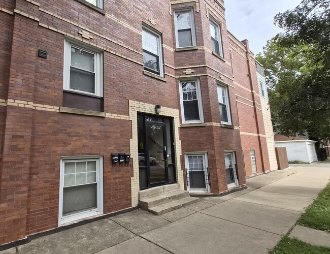 Building Photo - 3850 W Belden Ave