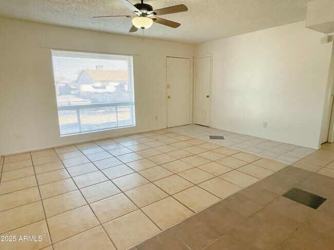 Foto del edificio - 1601 W Darrel Rd