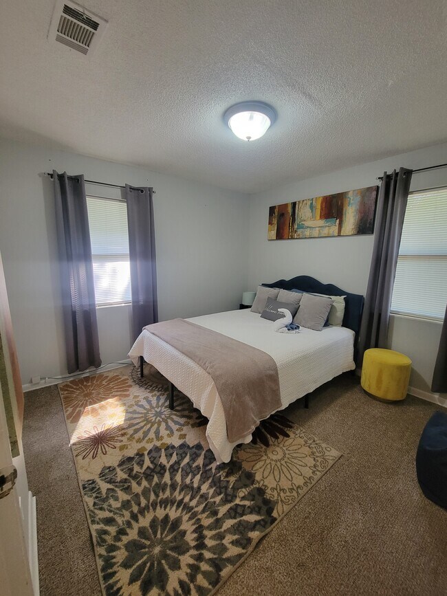 Foto del edificio - 5515 Silverdale Ave