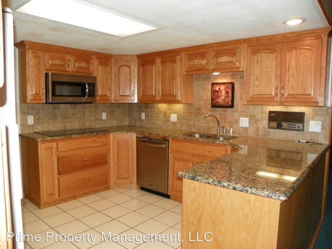 Building Photo - 3 br, 3 bath House - 1401 HILLCREST