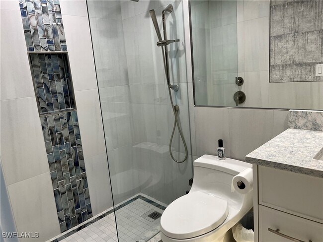 Foto del edificio - 333 Harbour Dr