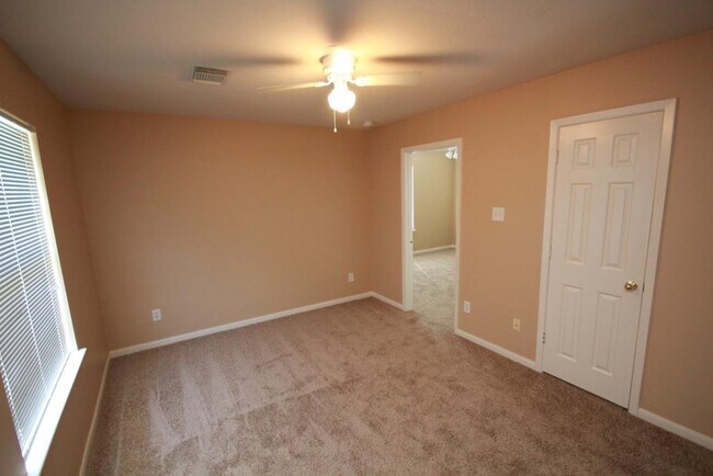 Foto del edificio - 6418 Mountain Pines Ln
