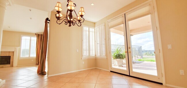 Building Photo - 1591 Parkview Dr