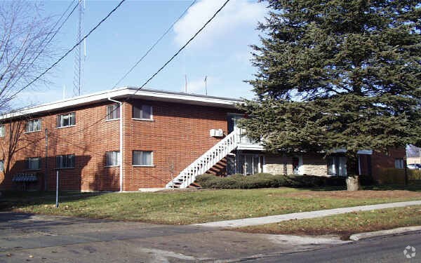 Primary Photo - 106 Elmhurst Ave