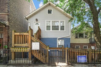 Building Photo - 1821 W Cullerton St