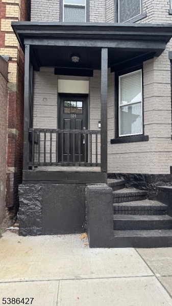 Building Photo - 184 Hickory St