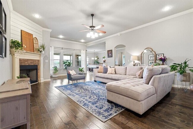 Building Photo - 711 Tamarron Dr
