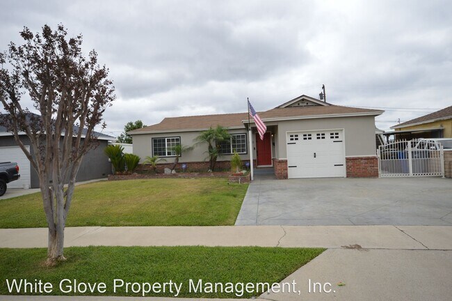 Building Photo - 3 br, 1 bath House - 830 W. Florence Ave.