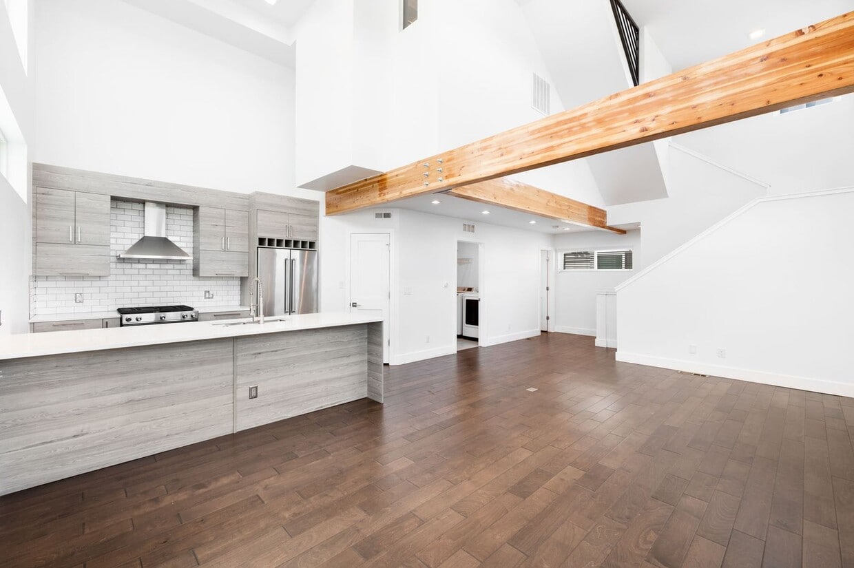 Modern End Unit Townhome with Rooftop Oasis | 2 Bedrooms, 2.5 Baths | Prime Location - Modern End Unit Townhome with Rooftop Oasis | 2 Bedrooms, 2.5 Baths | Prime Location