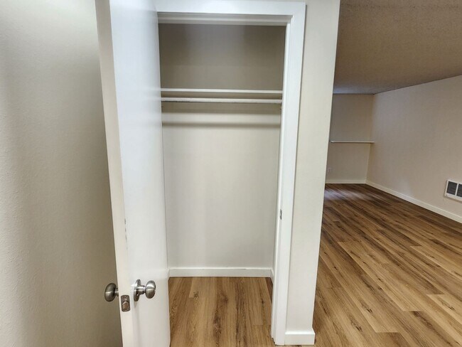 Foto del edificio - Spacious and Modern 1 Bedroom Located near...
