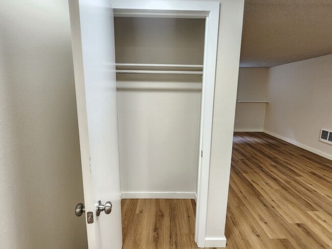 Building Photo - Spacious and Modern 1 Bedroom Located near...
