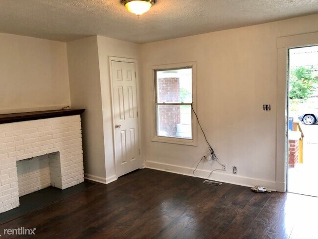 Building Photo - 3 br, 1 bath House - 2320 W Gaulbert Ave