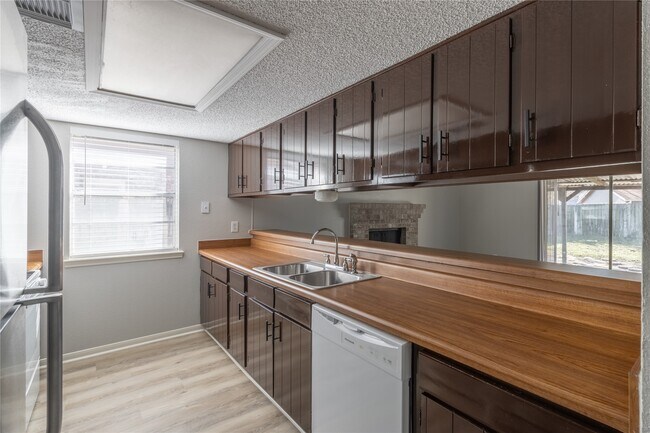 Foto del edificio - 19431 Wood Village Ln