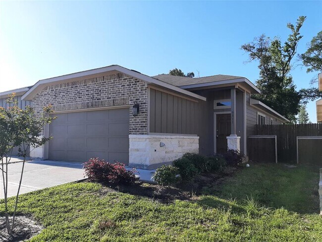 Foto del edificio - 9811 Grosbeak Ln