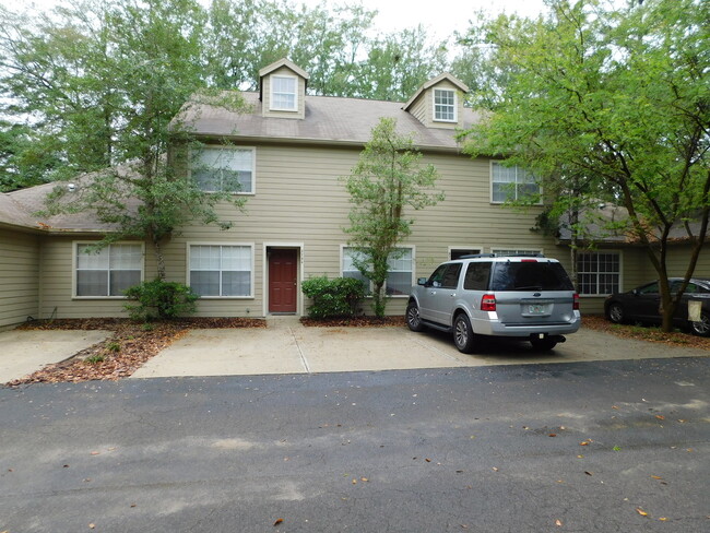 Foto del edificio - Haile Plantation Townhouse!