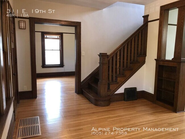 Foto del edificio - 311 E 19th St