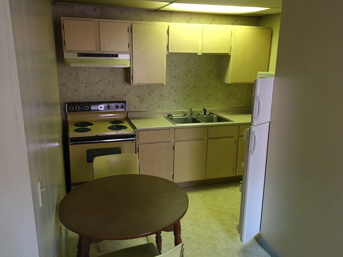 527 N Centre St, Cumberland, MD 21502 Apartments in Cumberland, MD