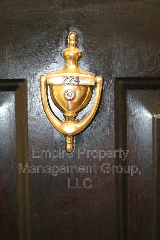 Building Photo - 224 Old Manor Rd