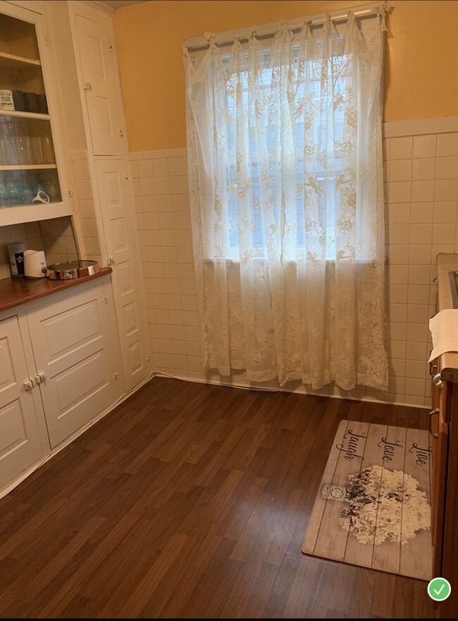 Kitchen - 164 Hamilton Dr