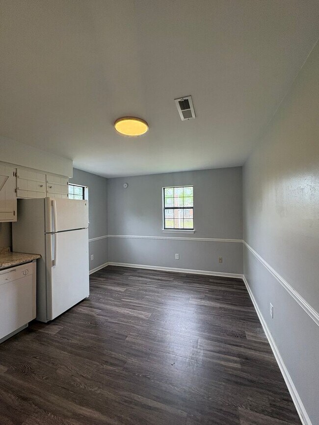 Building Photo - 32 S Germantown Rd