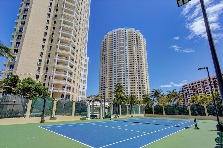 Foto principal - 808 Brickell Key Dr
