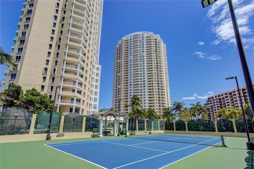 Primary Photo - 808 Brickell Key Dr