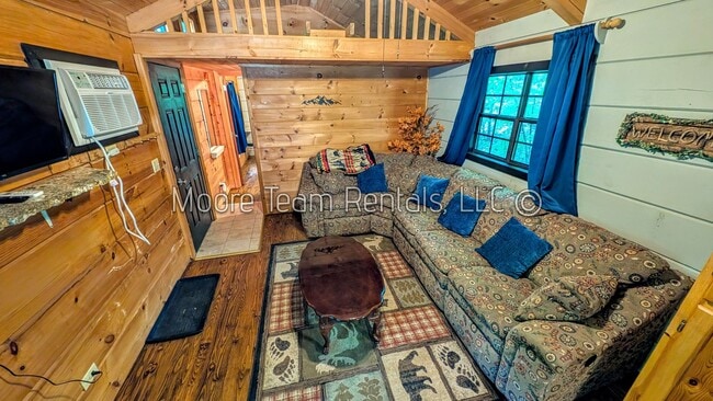 Foto del edificio - 1/1 Cabin w/ Loft in Small Community