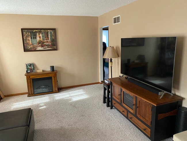 Building Photo - 1542 Lucy Dr