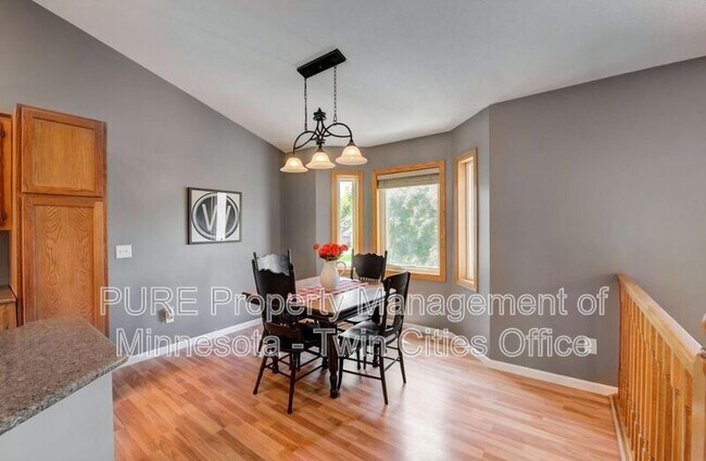 Foto del edificio - 23060 Creekview Ct