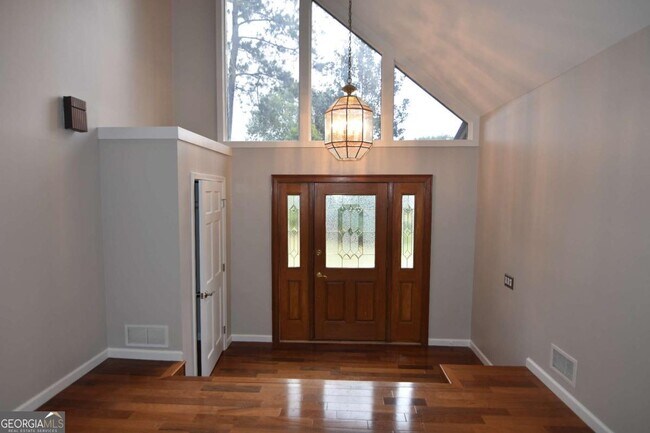 Foto del edificio - 3765 Cochran Lake Rd