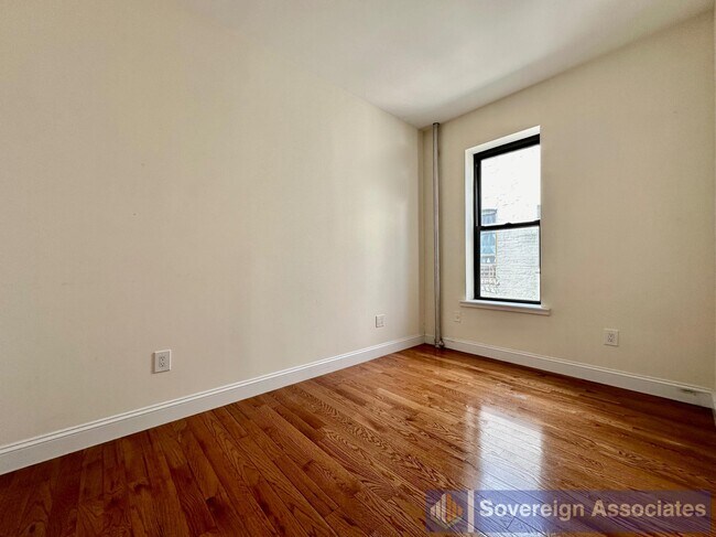 Foto del edificio - 121 Sherman Ave