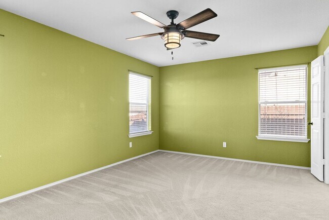 Foto del edificio - 6303 Blayney Dr
