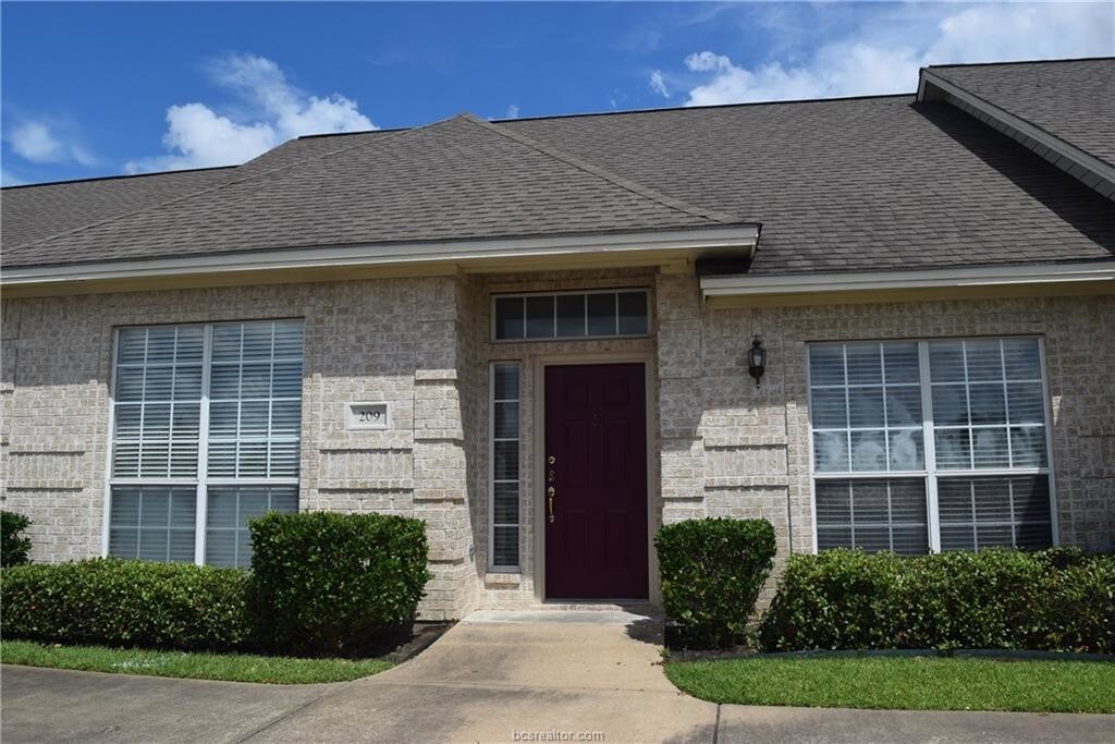 209 Navarro Dr, College Station, TX 77845 Townhome Rentals in College