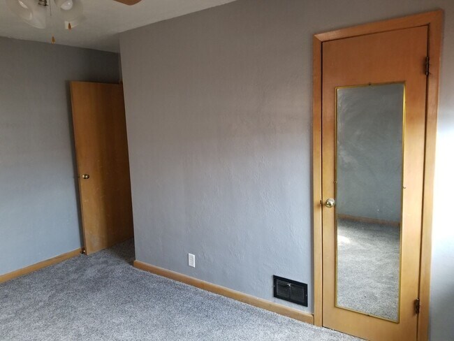 Building Photo - 3 Bedroom, 1 bath Home Near Norfolk Sr High